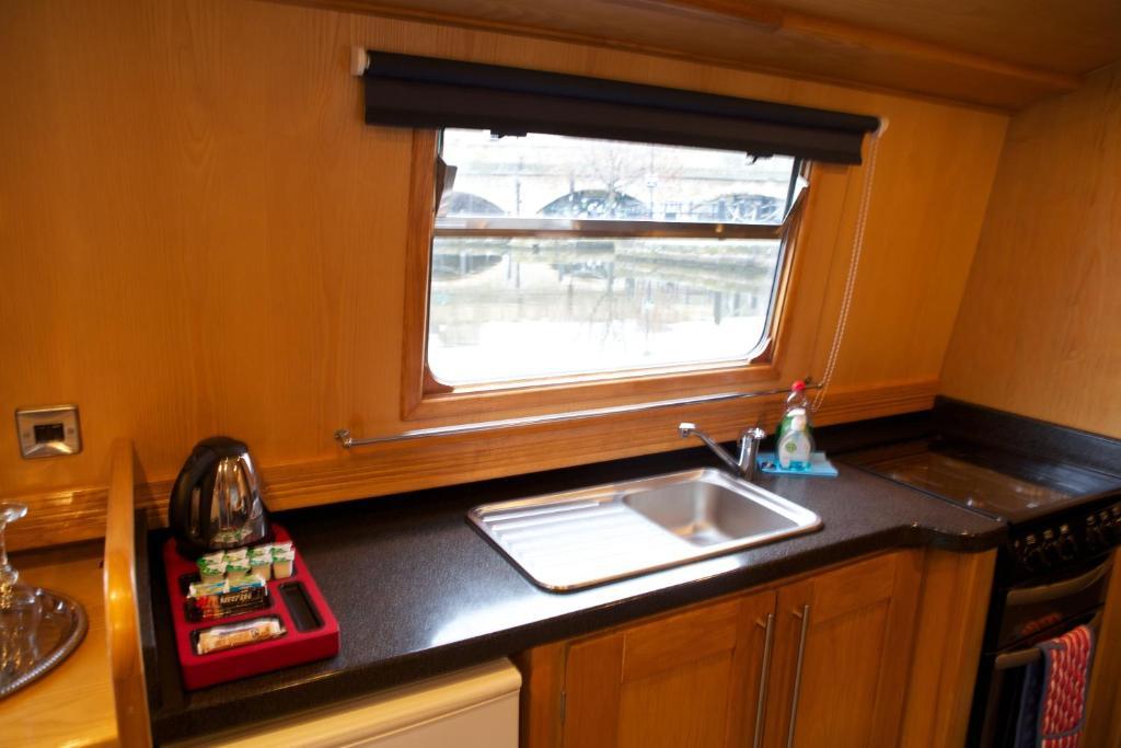 Houseboat Hotels Sheffield Bagian luar foto
