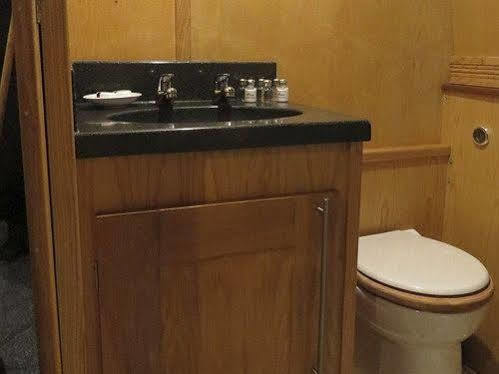 Houseboat Hotels Sheffield Bagian luar foto